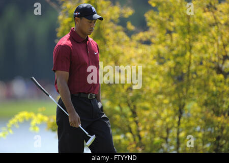 Decatur, Georgia, Vereinigte Staaten von Amerika. 27. Sep, 2009. Tiger Woods (USA) vor dem Start der letzten Runde der PGA Tour Championship die Abschlussveranstaltung des FedEx Cup 2009 im East Lake Golf Club am 27. September 2009 in Decatur, Georgia ZUMA Press/Scott A. Miller © Scott A. Miller/ZUMA Draht/Alamy Live News Stockfoto