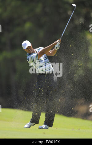 Ponte Vedra Beach, Florida, Vereinigte Staaten von Amerika. 9. Mai 2009. Tiger Woods schlägt seinen zweiten Schlag am 10. Loch während der dritten Runde der Spieler am TPC Sawgrass am 9. Mai 2009 in Ponte Vedra Beach, Florida.ZUMA Presse/Scott A. Miller © Scott A. Miller/ZUMA Draht/Alamy Live News Stockfoto