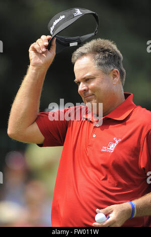 Decatur, Georgia, Vereinigte Staaten von Amerika. 26. September 2009. Kenny Perry (USA) Tipps seine Mütze in der Galerie auf das 18. Loch während der dritten Runde der PGA Tour Championship im East Lake Golf Club am 26. September 2009 in Decatur, Georgia ZUMA Press/Scott A. Miller © Scott A. Miller/ZUMA Draht/Alamy Live News Stockfoto