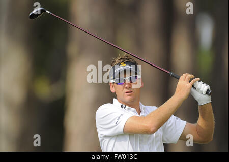 Ponte Vedra Beach, Florida, Vereinigte Staaten von Amerika. 6. Mai 2009. Ian Poulter Englands Abschlag auf dem 12. Loch während einer Proberunde am TPC Sawgrass am 6. Mai 2009 in Ponte Vedra Beach, Florida. ZUMA Press/Scott A. Miller © Scott A. Miller/ZUMA Draht/Alamy Live-Nachrichten Stockfoto