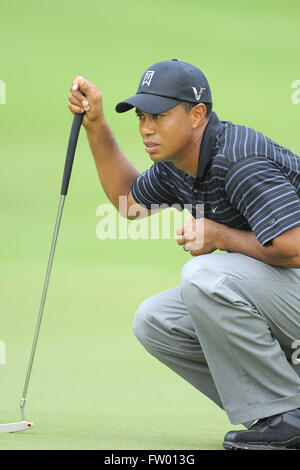 Decatur, Georgia, Vereinigte Staaten von Amerika. 26. September 2009. Tiger Woods (USA) am fünften Loch Loch während der dritten Runde der PGA Tour Championship die Abschlussveranstaltung des FedEx Cup 2009 im East Lake Golf Club am 26. September 2009 in Decatur, Georgia ZUMA Press/Scott A. Miller © Scott A. Miller/ZUMA Draht/Alamy Live News Stockfoto