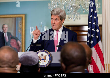 Washington DC, USA. 30. März 2016. Secretary Of State John Kerry und nigerianischen Außenministers Geoffrey Onyeama halten U.S.-Nigeria binationale Kommission Briefing im Vertrag Zimmer des US-Außenministeriums. Bildnachweis: B Christopher/Alamy Live-Nachrichten Stockfoto