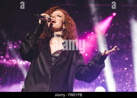 Manchester, UK. 30. März 2016. Britische Singer/Songwriterin, Jess Glynne, führt im Manchester Apollo auf ihre 2016, UK Tour Credit: Myles Wright/ZUMA Draht/Alamy Live News Stockfoto