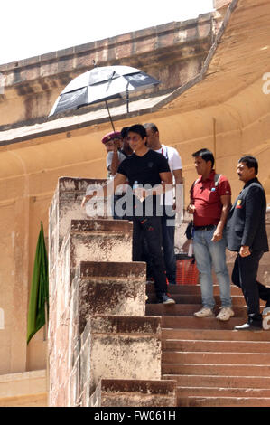 Jodhpur, Indien. 31. März 2016. Bollywood Schauspieler Sonu Sood kommt für seinen kommenden Film "Kung Fu Yoga" an Mehrangarh Fort in Jodhpur-Shooting. Der Film ist eine Koproduktion der chinesisch-indischen Taihe Unterhaltungs-und Shinework Medien (China). © Sunil Verma/Pacific Press/Alamy Live-Nachrichten Stockfoto