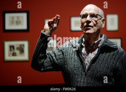 Berlin, Deutschland. 31. März 2016. Kunstsammler Christoph Mueller spricht während einer Vorschau der Ausstellung "The Copenhagen School of Painting" im Museum Alte Nationalgalerie in Berlin, Deutschland, 31. März 2016. Bilder und Studien aus der Nationalgalerlie und der Sammlung Christoph Müller ist vom 01. April bis 31. Juli 2016 zu sehen. Foto: JENS KALAENE/Dpa/Alamy Live News Stockfoto