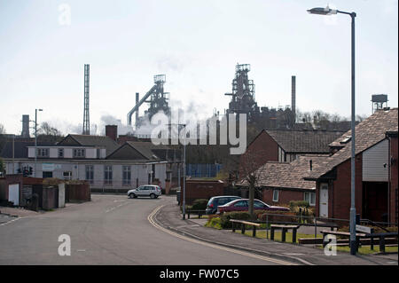 Port Talbot, UK. 31. März 2016. Die Tata Steel Works in Port Talbot heute Nachmittag. Tata Steel verkauft seine gesamte defizitären UK Unternehmen mit mehr als 4.000 Arbeitsplätze am Standort Port Talbot derzeit gefährdet. Bildnachweis: Phil Rees/Alamy Live-Nachrichten Stockfoto