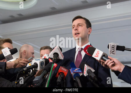 Warschau, Polen. 31. März 2016. Führer der kommunistischen Partei (PSL), Wladyslaw Kosiniak-Kamysz bei einer Pressekonferenz nach dem Treffen der Regierungschefs der acht polnische politische Parteien im Rahmen eines Angebots, Polens konstitutionelle Krise zu lösen. © Mateusz Wlodarczyk/Pacific Press/Alamy Live-Nachrichten Stockfoto