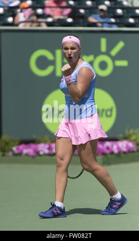 Key Biscayne, FL, USA. 31. März 2016. Key Biscayne, FL - 31.März: Svetlana Kuznetsova (RUS) in Aktion hier besiegt Timea BACSINSZKY (SUI) 75 63 während dieses Halbfinale Spiel bei den Miami Open 2016 im Crandon Tennis Center in Key Biscayne, Florida. © Andrew Patron/ZUMA Draht/Alamy Live-Nachrichten Stockfoto