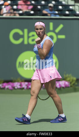 Key Biscayne, FL, USA. 31. März 2016. Key Biscayne, FL - 31.März: Svetlana Kuznetsova (RUS) in Aktion hier besiegt Timea BACSINSZKY (SUI) 75 63 während dieses Halbfinale Spiel bei den Miami Open 2016 im Crandon Tennis Center in Key Biscayne, Florida. © Andrew Patron/ZUMA Draht/Alamy Live-Nachrichten Stockfoto