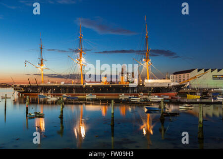 Am Abend im historischen HMS Warrior im Hafen von Portsmouth, Hampshire, England. Stockfoto