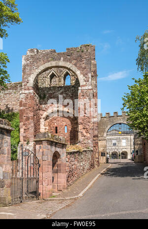 Eingang zum Schloss Rougemount, Exeter, Devon, England, Großbritannien Stockfoto