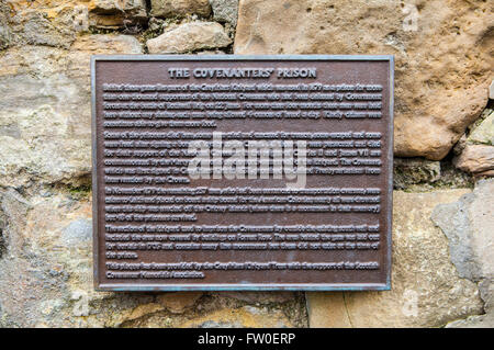 Eine Gedenktafel, die detailliert der Position des Gefängnisses Covenanters Greyfriars Friedhof in Edinburgh. Stockfoto