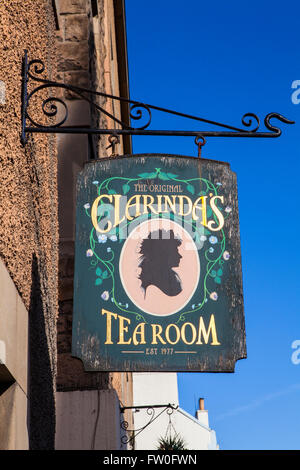 EDINBURGH, Schottland - 8. März 2016: Das Zeichen für Clarindas Tea Room in Edinburgh, am 8. März 2016. Stockfoto