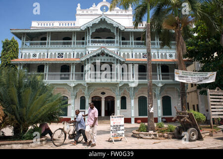 Die alte Apotheke, oder Ithnasheri Apotheke, typisch für südasiatische Architektur auf Stone Town, Sansibar, Tansania. Stockfoto