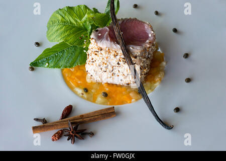 Frischer Thunfisch Gericht mit Stilmix Sansibar und Französisch, vorbereitet von Raymond Beck in The Residence Hotel und Restaurant. Raymond Stockfoto