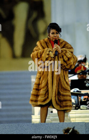 Washington, DC, USA, 17. Januar 1993 Aretha Franklin führt bei der Inaugural Gala Feier am Lincoln Memorial für Präsident Clinton Credit: Mark Reinstein Stockfoto