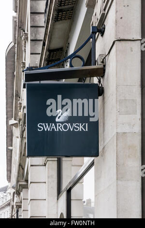 Melden Sie sich auf dem Swarovski Shop in der Regent Street, London. Stockfoto