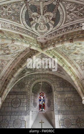 Victorian gewölbte Decke und Schablonieren in der Wallfahrtskirche St. Georges Church, Hampnett, Cotswolds, Gloucestershire, England Stockfoto