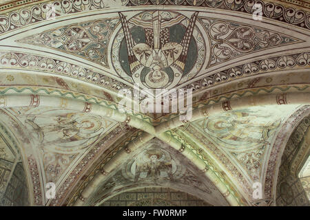 Victorian gewölbte Decke und Schablonieren in der Wallfahrtskirche St. Georges Church, Hampnett, Cotswolds, Gloucestershire, England Stockfoto