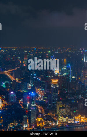 Bund oder Waitan Uferpromenade bei Nacht in Shanghai Stockfoto