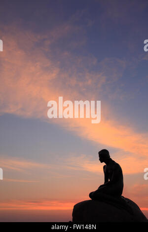 Statue der Meerjungfrau im Langelinie bei Sonnenaufgang, Kopenhagen, Dänemark Stockfoto