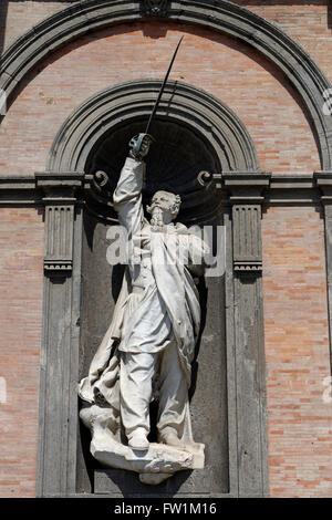 Victor Emmanuel II von Italien, König von Sardinien-Piemont, Statue an der Fassade des Palazzo Reale, Piazza del Plebiscito, Neapel Stockfoto