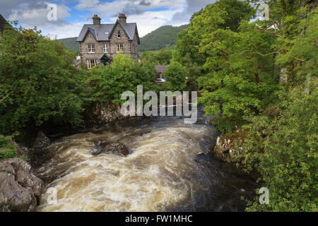 Afon Llugwy von Pont Y paar Brücke in Betws Y Coed Stockfoto