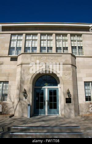 Topeka, Kansas, USA, 5. März,-2014 The Monroe historischen Schulstandort Brown v. Board Of Education, was als Beginn der Bürgerrechtsbewegung in den Vereinigten Staaten gilt. Brown v. Board Of Education, 347 US-483 (1954), war ein Meilenstein United States Supreme Court Fall, in dem das Gericht erklärte Landesgesetze zur Gründung separate öffentlichen Schulen für schwarze und weiße Studenten verfassungswidrig. Die Entscheidung aufgehoben Plessy v. Ferguson Entscheidung von 1896, die erlaubt, dass staatliche Trennung, soweit es zur öffentlichen Bildung angewendet. Bildnachweis: Mark Reinstein Stockfoto