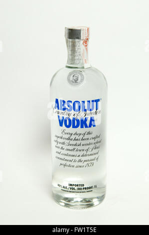 Absolut Vodka ist eine Marke von Wodka, hergestellt in der Nähe von Åhus, in Südschweden. Absolut ist im Besitz von französischen Konzern Pernod Ricard Stockfoto