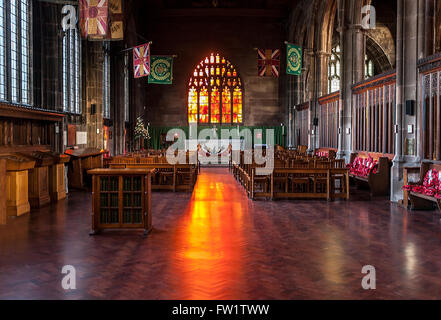 Licht von außen kommend durch das Fenster der Kathedrale von Manchester. Stockfoto