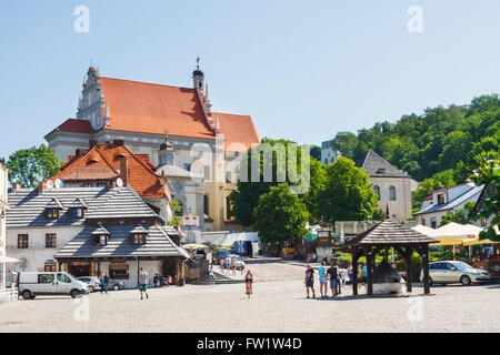 KAZIMIERZ DOLNY, Polen - 24 Mai: Unbekannter Menschen zu Fuß auf der alten Stadt Kazimierz Dolny. Stockfoto