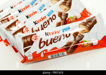 Kinder Bueno (kinder ist Deutsch für "Kinder", Bueno ist Spanisch für "gut" oder "lecker") Stockfoto