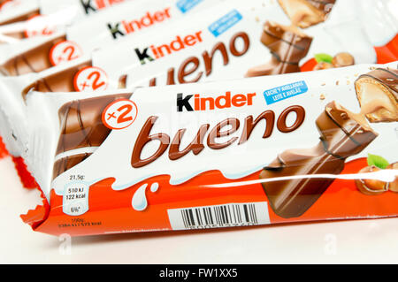 Kinder Bueno (kinder ist Deutsch für "Kinder", Bueno ist Spanisch für "gut" oder "lecker") Stockfoto