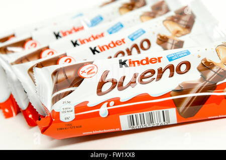 Kinder Bueno (kinder ist Deutsch für "Kinder", Bueno ist Spanisch für "gut" oder "lecker") Stockfoto