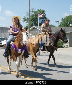 Americus, Kansas, USA, 14. Juni 2014 jährliche Americus Tagen die parade findet auf die 3 Blöcke von Main Street.  Americus ist eine Stadt in Lyon County, Kansas, USA. Als der Volkszählung von 2010 war die Stadtbevölkerung 896. Es ist Teil des Emporia Micropolitan Statistical Area. Bildnachweis: Mark Reinstein Stockfoto