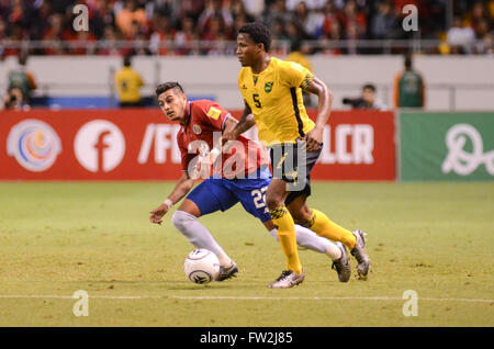 Ronald Matarrita (L) und schimmerndes Elvis Powell (R). FIFA World Cup™ Qualifikation.  Das Spiel zwischen Costa Rica und Jamaika nationale T Stockfoto