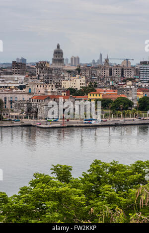 Havanna, Kuba - 27. September 2015: Blick über Kubas Hauptstadt Havanna von Morro Castle. Stockfoto