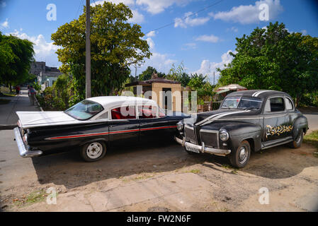 Havanna, Kuba - 13. Dezember 2014 Classic American Parkplatz ulica in Havana,Cuba.Cuba ist bekannt für die Schönheit seines Jahrgangs Stockfoto