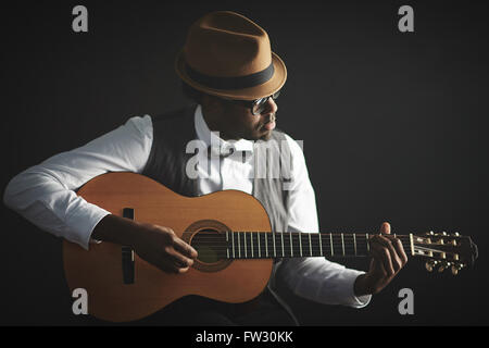 Mann mit Gitarre Stockfoto