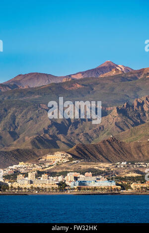 Playa de Las Americas, Vulkan Pico del Teide, Teneriffa, Kanarische Inseln, Spanien Stockfoto