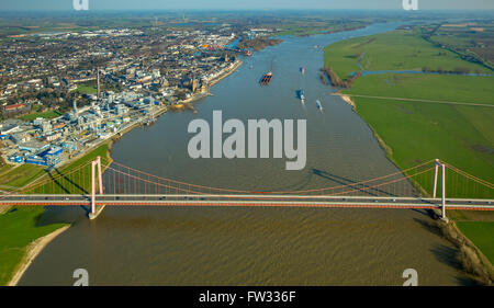 Luftaufnahme der Rheinbrücke Emmerich bei Hochwasser bin Emmerich Rhein, Niederrhein, North Rhine-Westphalia, Germany Stockfoto