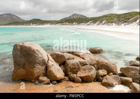 Hellfire Bay, rockt ein Strand mit Granit im Osten von Esperance, Western Australia Stockfoto