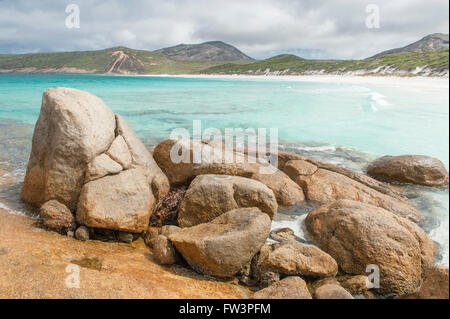 Hellfire Bay, rockt ein Strand mit Granit im Osten von Esperance, Western Australia Stockfoto