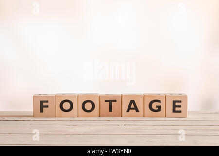 Filmmaterial Zeichen gemacht, der hölzerne Würfel auf dem Schreibtisch Stockfoto