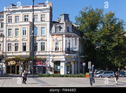 Ruse, Bulgarien - 29. September 2014: Streetview mit normalen Bürger zu Fuß am Stadtplatz Stockfoto