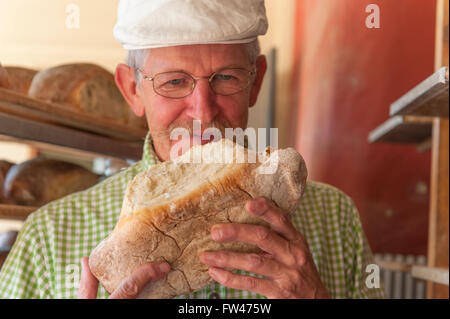 Gotthard Bauer aus Woodfired Brot, eine Bäckerei in den australischen Busch in der Nähe von Yallingup, Western Australia Stockfoto