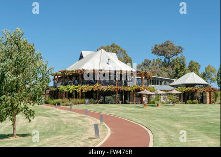 Homestead und Weinberg von Vasse Felix, das älteste Weingut in der Margaret River Region, Cowaramup, Western Australia Stockfoto