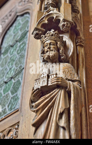 OUDENAARDE, Belgien-Juni 23, 2015: Details der Holzdekor Kanzel in der Kirche St. Walburga, bekannt aus 11. Jahrhundert Stockfoto