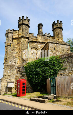 Battle Abbey Torhaus, in der historischen Stadt der Schlacht, in der Nähe von Hastings, East Sussex UK Stockfoto