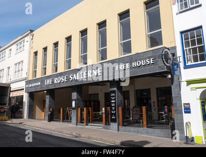 Die Rose Salterne Kneipe in Bideford, Devon. Der Pub ist ein JD Wetherspoons pub Stockfoto